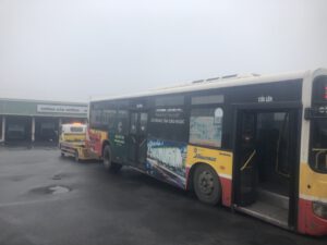 Cứu hộ xe oto bus 48 đến gara để sữa chữa