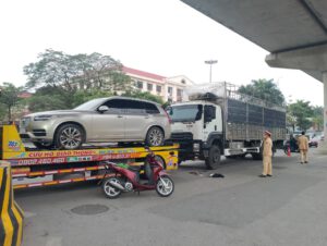 Cứu hộ xe VOVOL gặp tai nạn - Cứu hộ Mai Dịch tự hòa mang lại những dịch vụ hộ giao thông uy tín chuyên nghiệp số 1 Miền Bắc. Khi gặp sự cố hãy liên hệ với chúng tôi ngay để được cứu hộ nhanh chóng an toàn với chi phí tốt nhất.