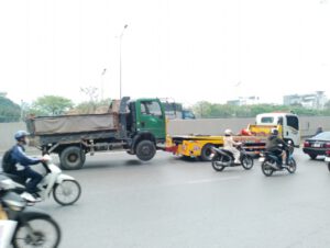 Cứu hộ xe tải xây dựng tại Hà Nội