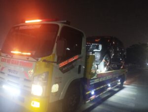 Vận chuyển xe oto mới từ đại lý oto về tỉnh giao cho khách hàng tại Bắc Giang