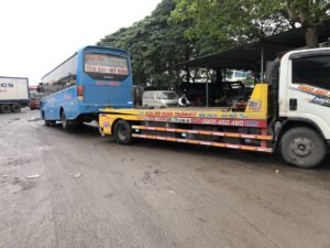 Cứu hộ xe khách 48 chỗ ngồi về GARA sữa chữa